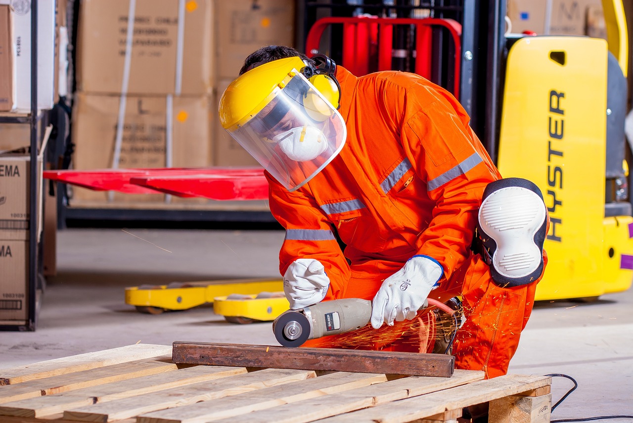 trabalhador com equipamento de segurança