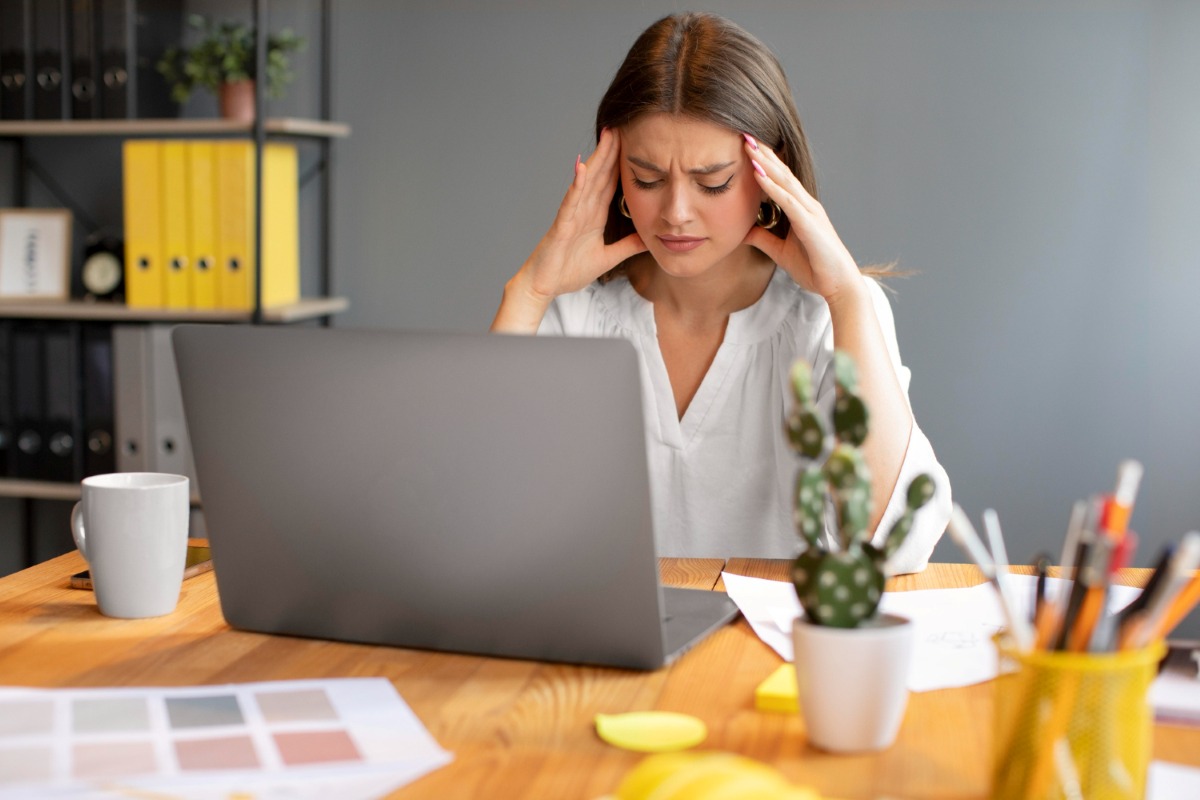pessoa com problemas no trabalho