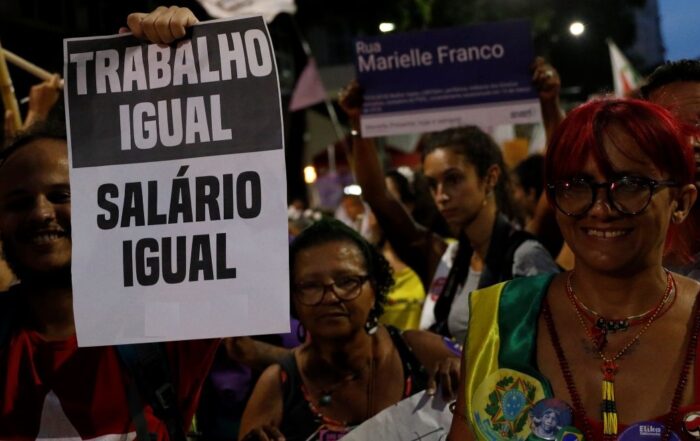 mulheres nas ruas por direitos